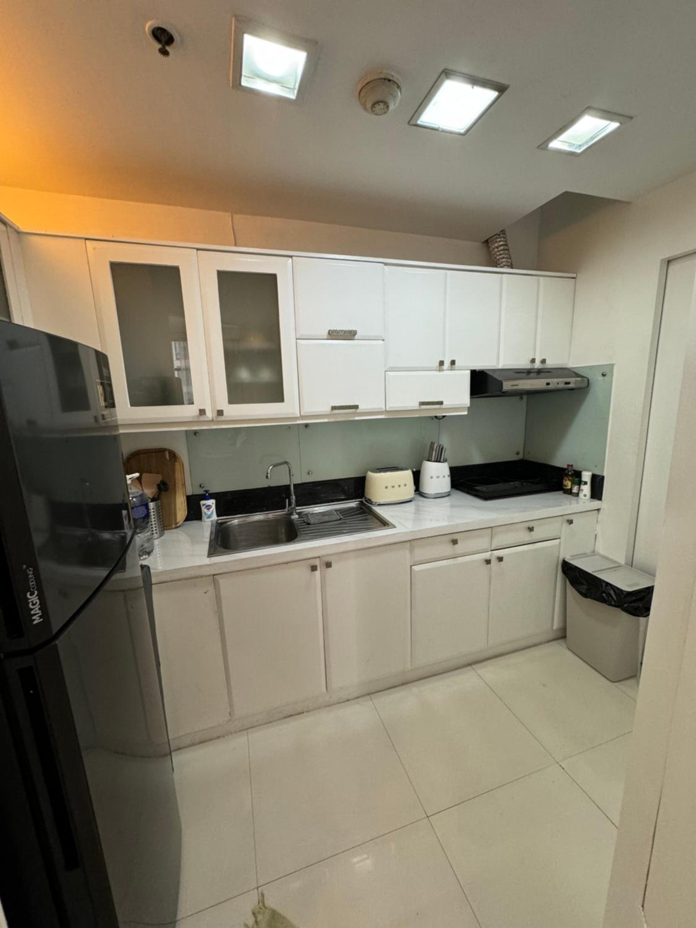 Minimalist Luxury Spacious 1 Bedroom in Burgos Circle view 4