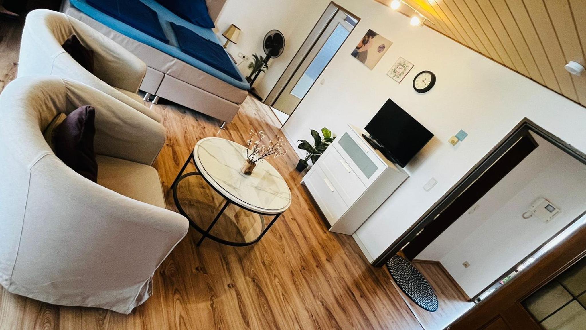 Private Studio Apartment with Balcony in Dortmund-Brackel