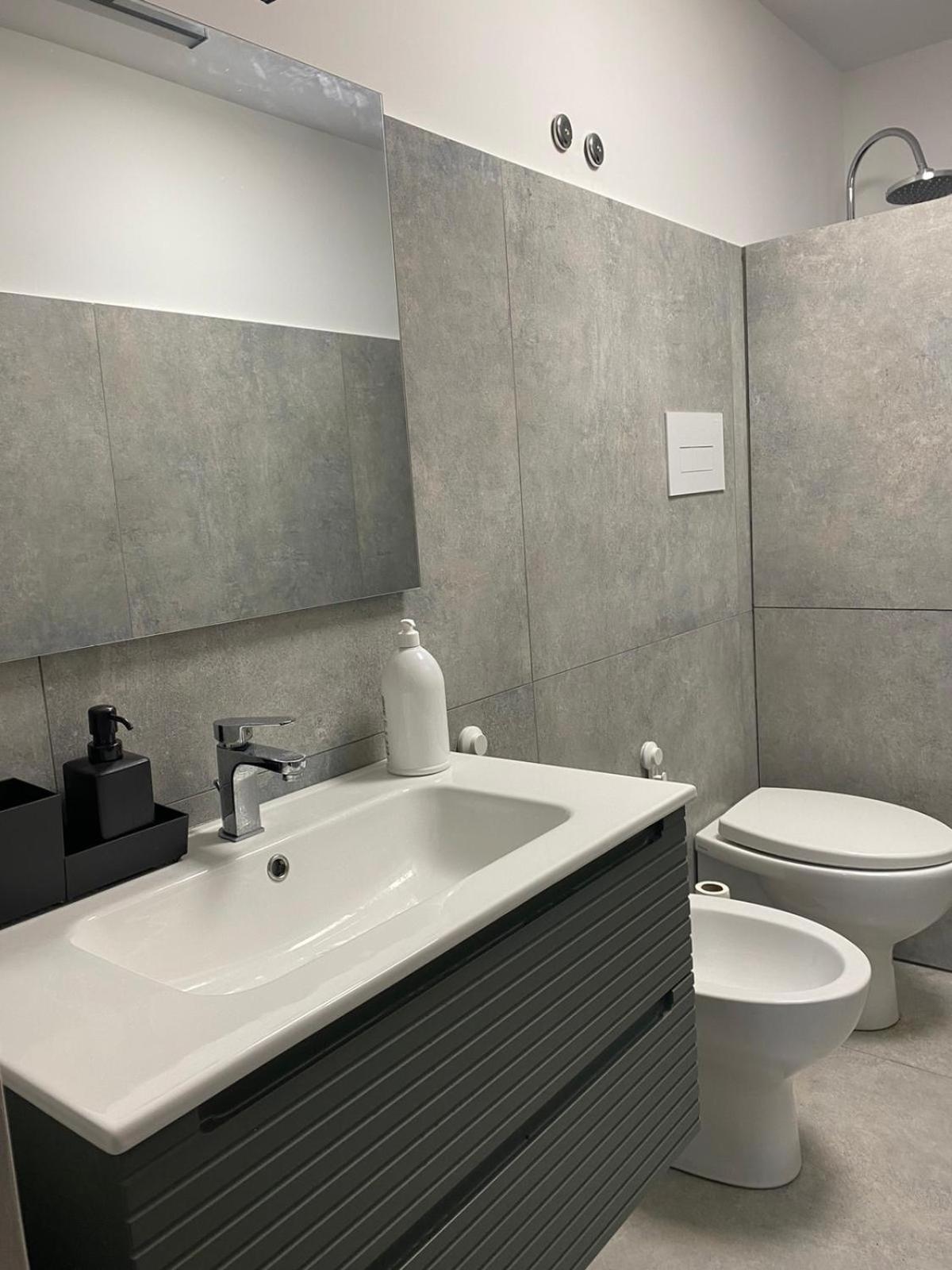 A casa di Viola en Punta Secca — bathroom