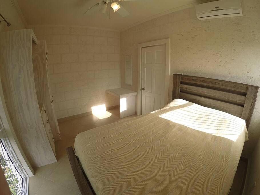 Golden Acre Beach Villa-2 mins walk - Alleynes Bay