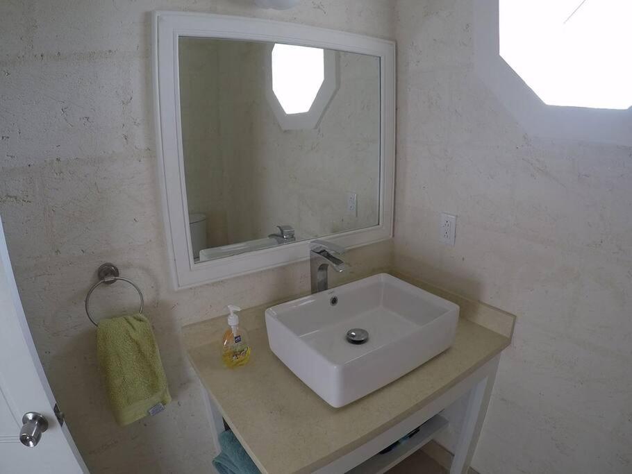 Golden Acre Beach Villa-2 mins walk - Alleynes Bay