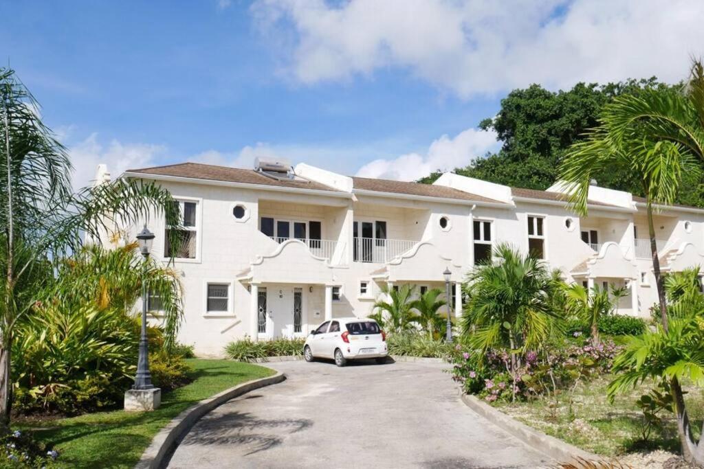 Golden Acre Beach Villa-2 mins walk - Alleynes Bay