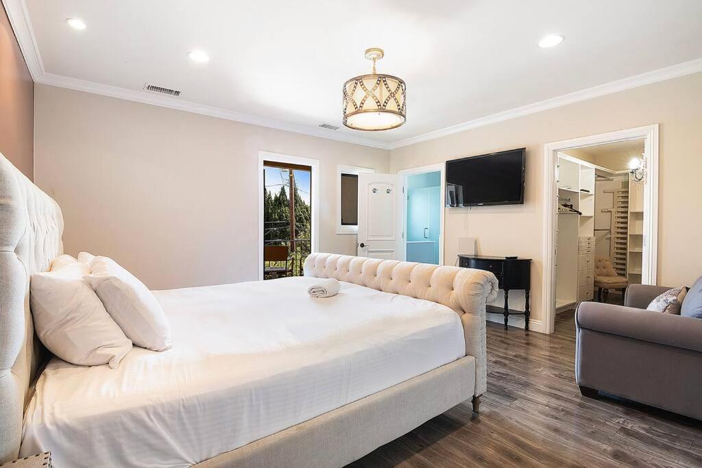 Spacious 6-Bedroom LA Home with Fire Pit, Kids' Playground, and Outdoor Dining