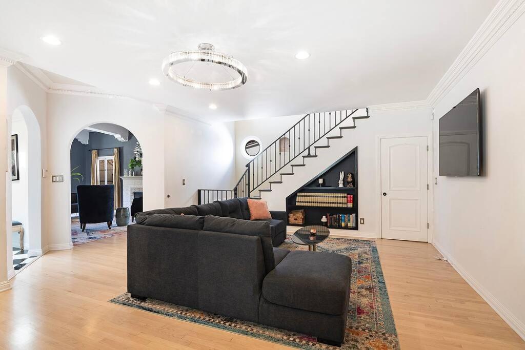 Spacious 6-Bedroom LA Home with Fire Pit, Kids' Playground, and Outdoor Dining