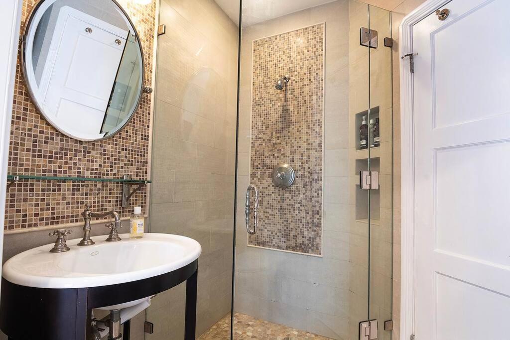 Spacious 6-Bedroom LA Home with Fire Pit, Kids' Playground, and Outdoor Dining