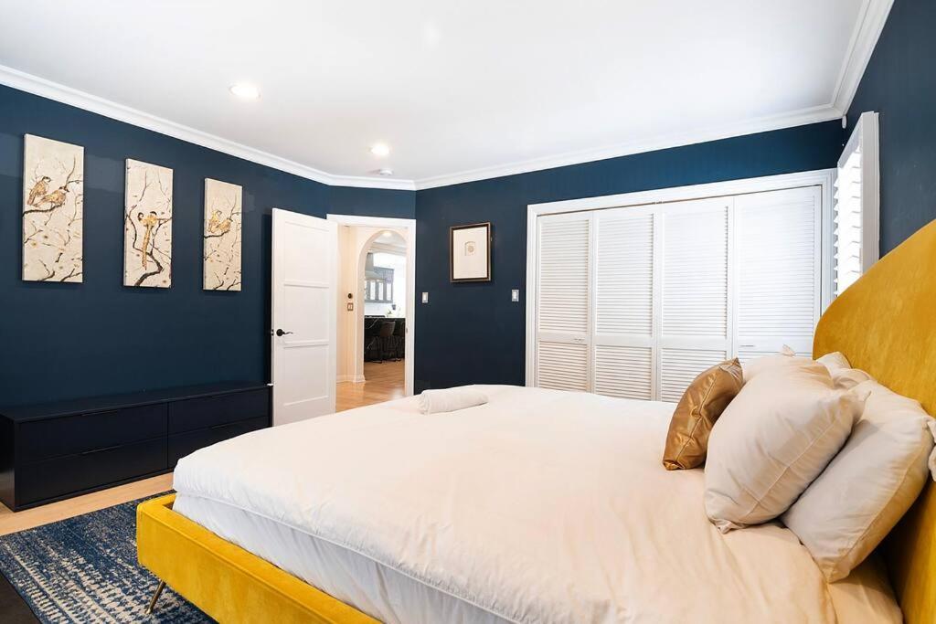 Spacious 6-Bedroom LA Home with Fire Pit, Kids' Playground, and Outdoor Dining