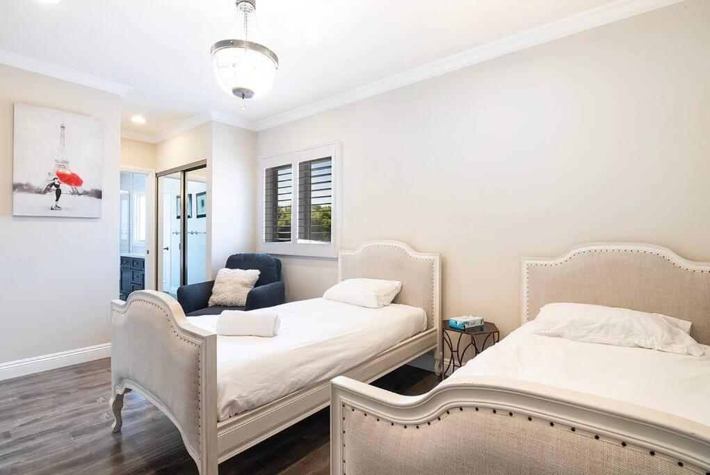 Spacious 6-Bedroom LA Home with Fire Pit, Kids' Playground, and Outdoor Dining