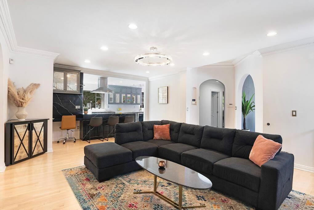 Spacious 6-Bedroom LA Home with Fire Pit, Kids' Playground, and Outdoor Dining