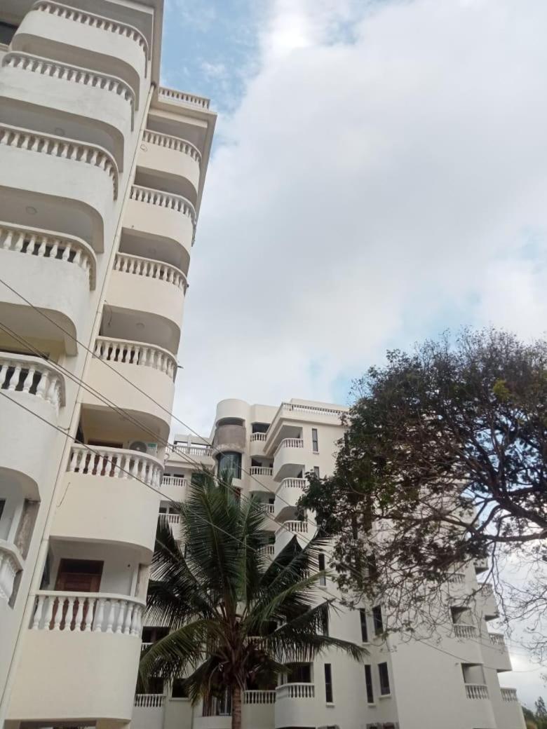 Kheyre 2 Bedrooms,Studio and 3 Bedrooms Nyali Ocean View Apartments view 2