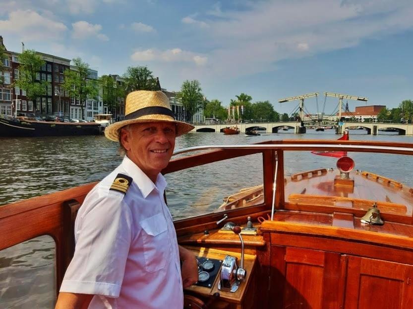Motorjacht At Ease