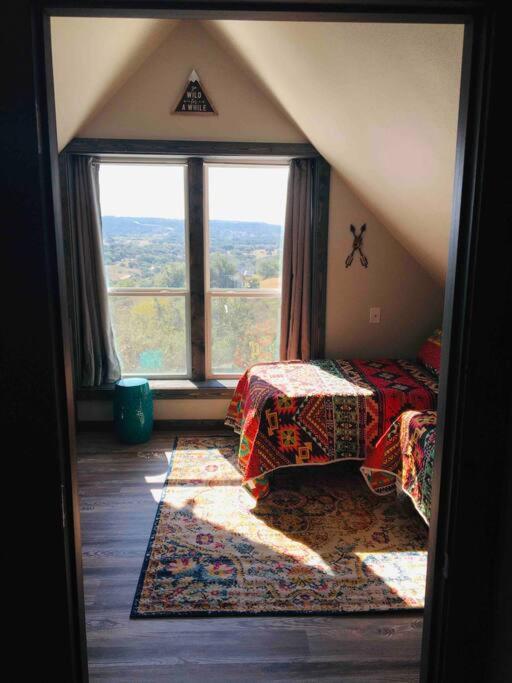 Longhorn Cabin near Hidden Falls with View view 3