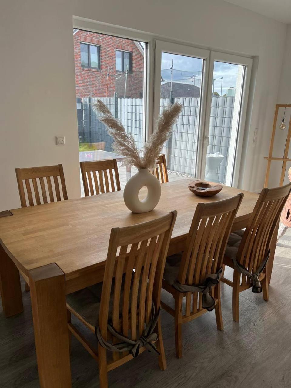 Einzigartiger Neubau-Bungalow - Luxus-Küche, große Terrasse mit Garten - Perfekt für Familie und Gruppen