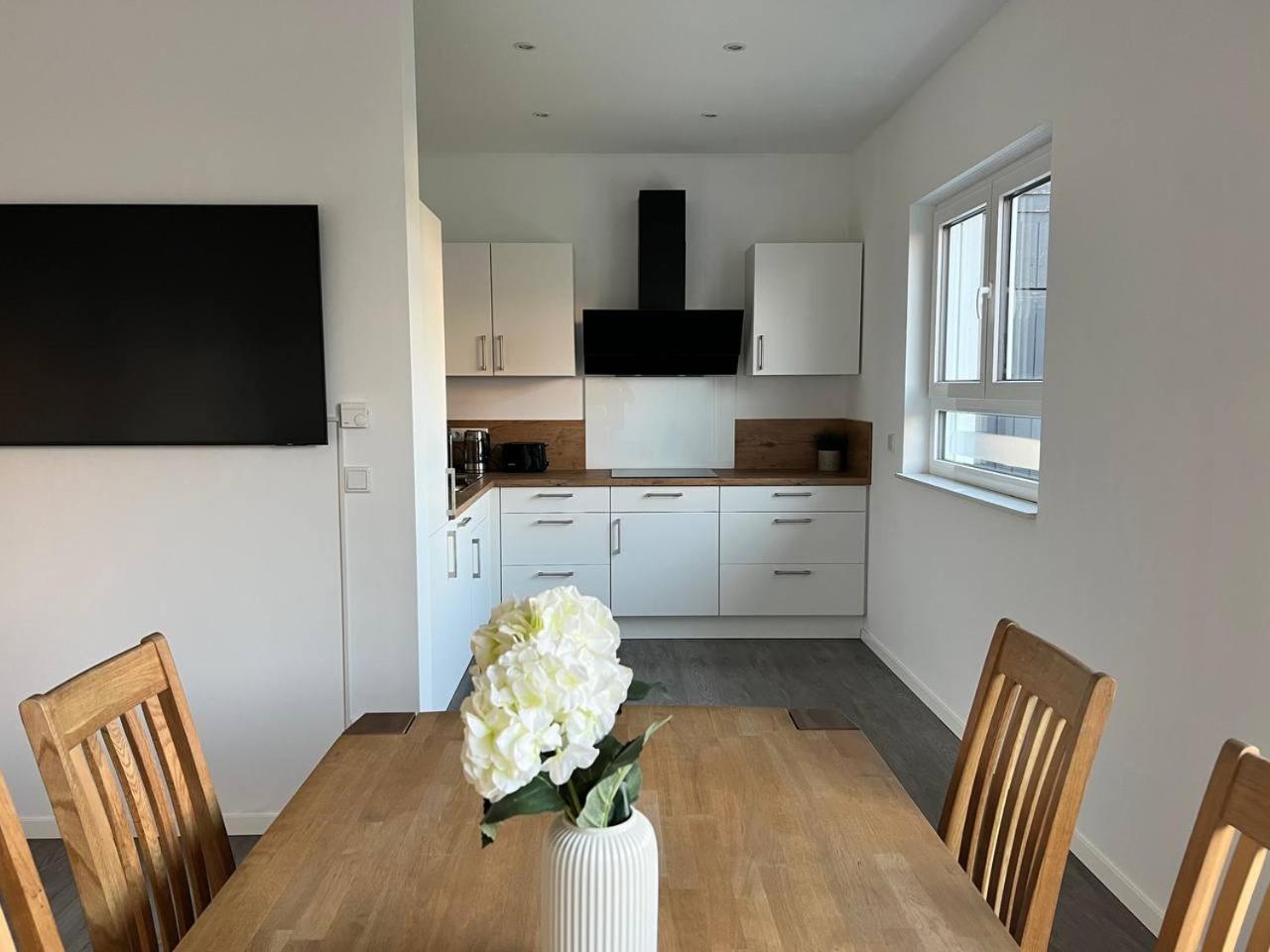 Einzigartiger Neubau-Bungalow - Luxus-Küche, große Terrasse mit Garten - Perfekt für Familie und Gruppen