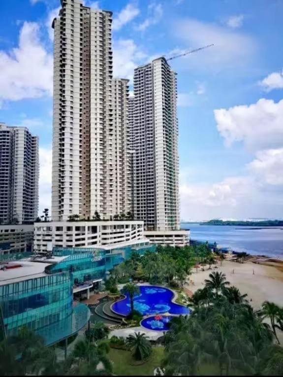Full Sea View Country Garden Danga Bay 6-13pax Smart TV 70inch-Netflix