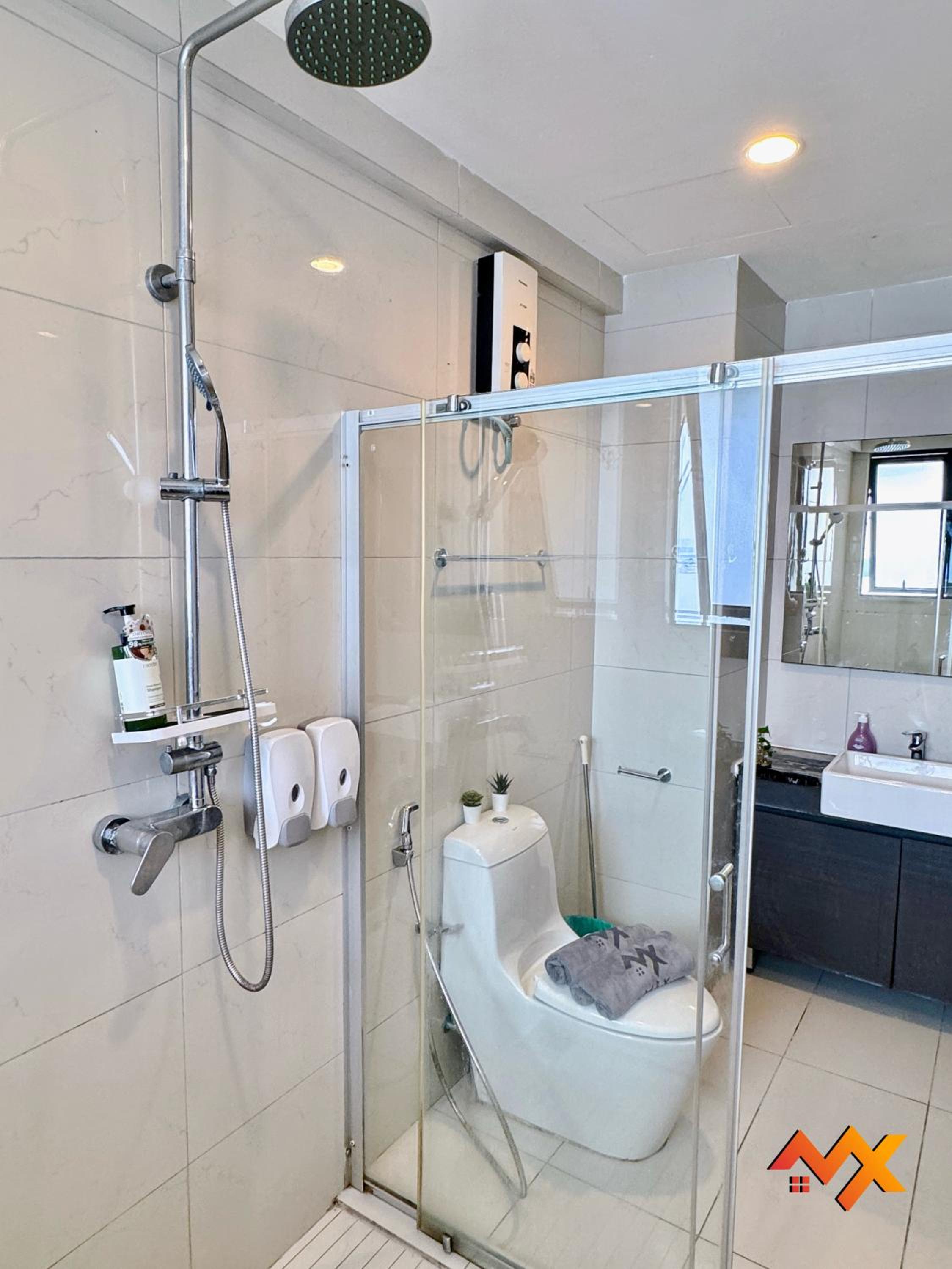 Full Sea View Country Garden Danga Bay 6-13pax Smart TV 70inch-Netflix