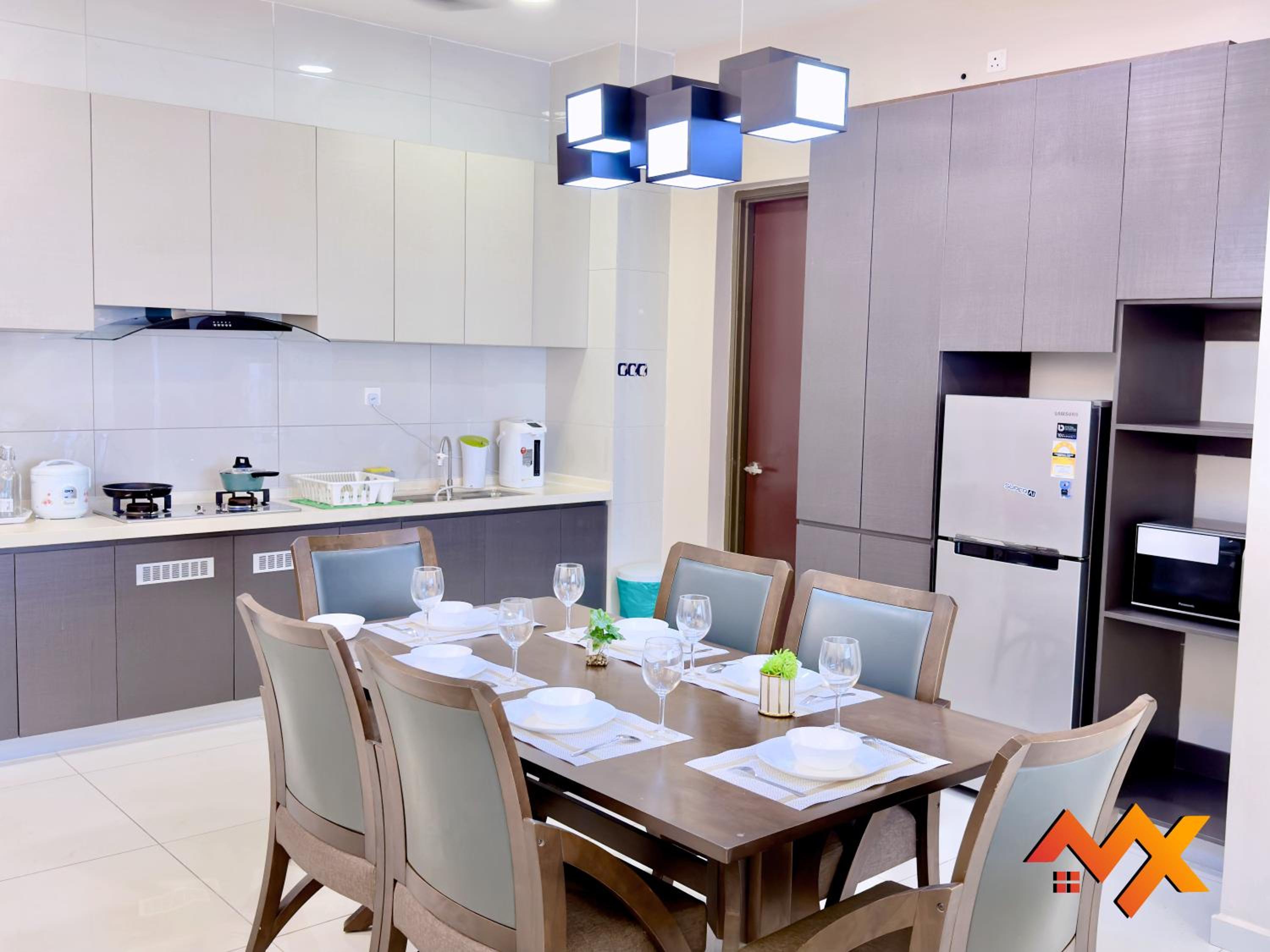 Full Sea View Country Garden Danga Bay 6-13pax Smart TV 70inch-Netflix