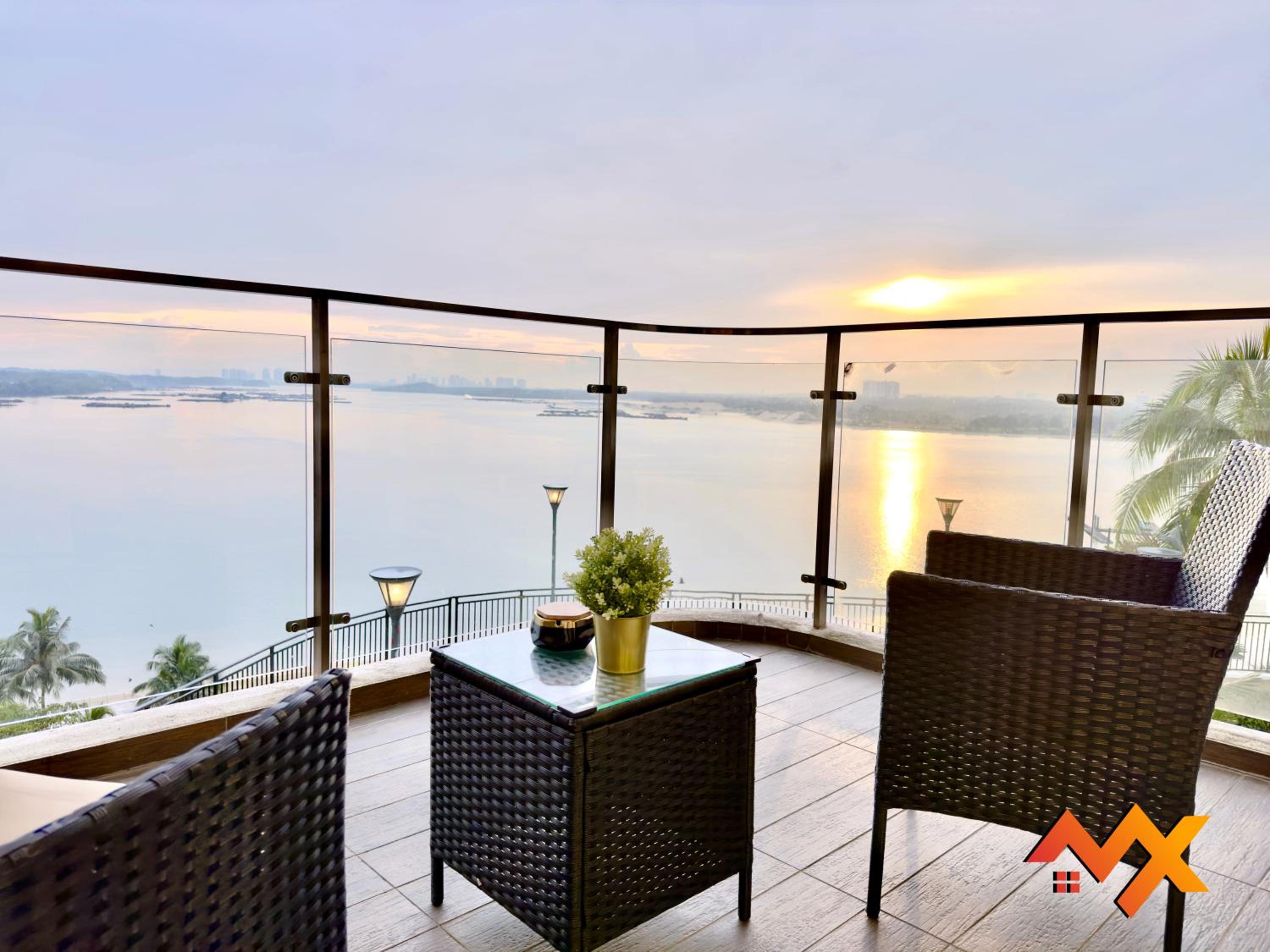 Full Sea View Country Garden Danga Bay 6-13pax Smart TV 70inch-Netflix