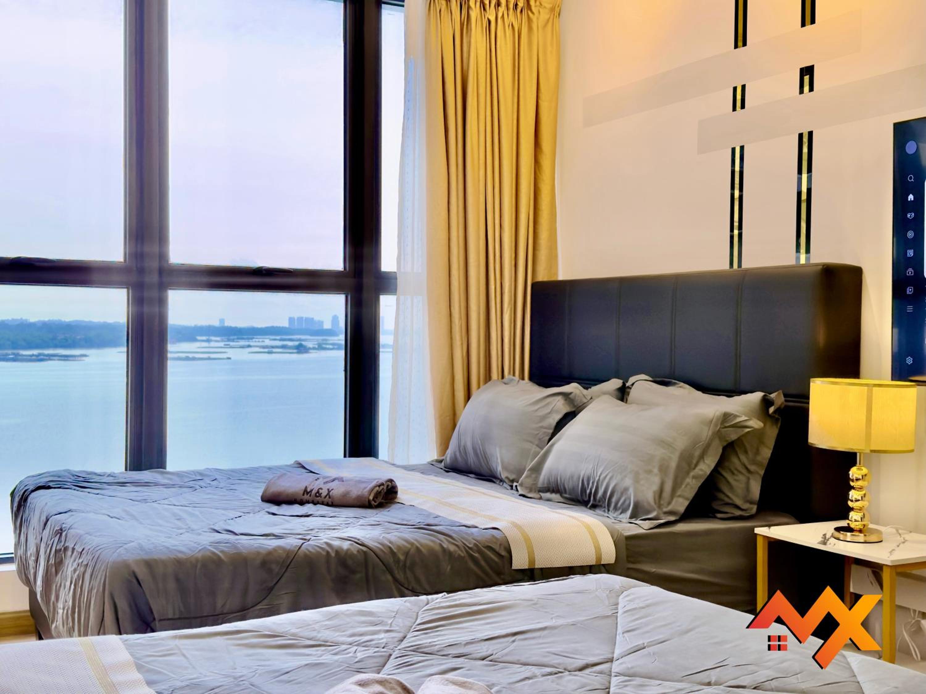 Full Sea View Country Garden Danga Bay 6-13pax Smart TV 70inch-Netflix