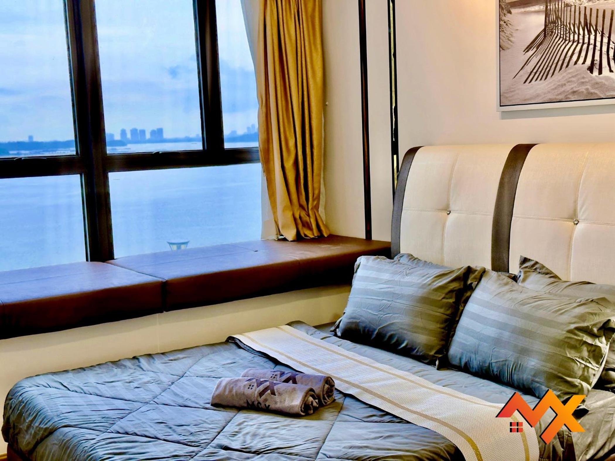 Full Sea View Country Garden Danga Bay 6-13pax Smart TV 70inch-Netflix