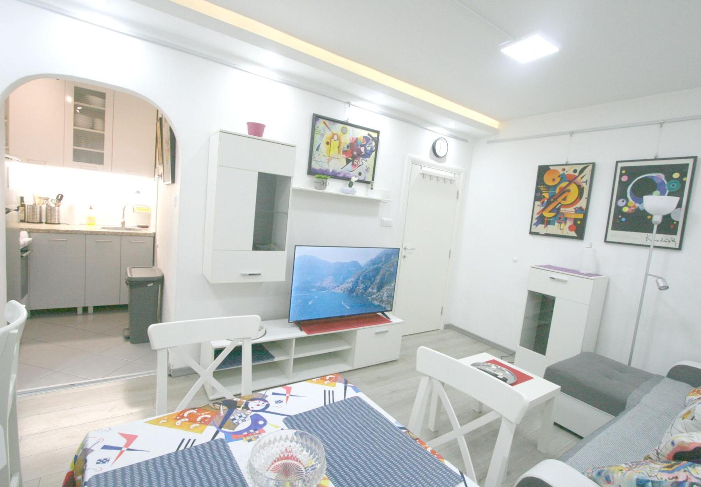 Kandinsky business apartment with workspace in Belgrade, Serbia