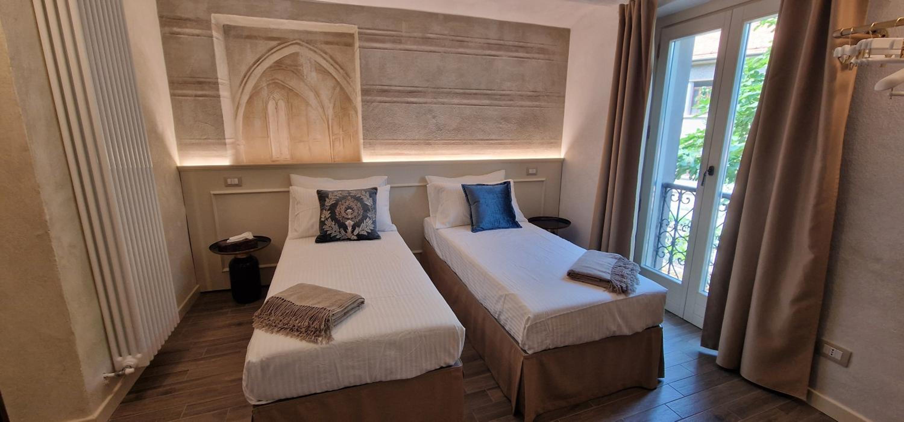 3 Bedrooms Old Town Secret Gem with Private Garden view 4