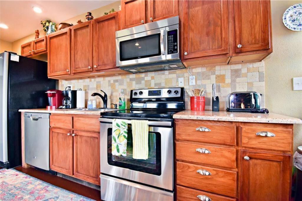 Marble Falls Vacations - RUSTIC BLUEBONNET CABIN With VIEW BY HIDDEN FALL PARK - Property Image 21