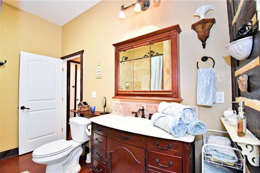 Marble Falls Vacations - RUSTIC BLUEBONNET CABIN With VIEW BY HIDDEN FALL PARK - Property Image 24