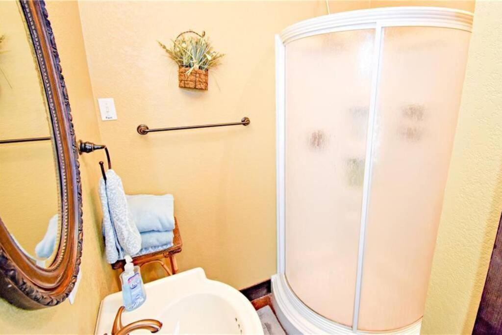 Marble Falls Vacations - RUSTIC BLUEBONNET CABIN With VIEW BY HIDDEN FALL PARK - Property Image 29