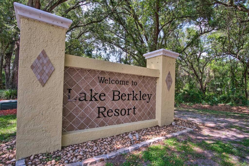 Resort Townhome 10 Miles from Disney! view 3