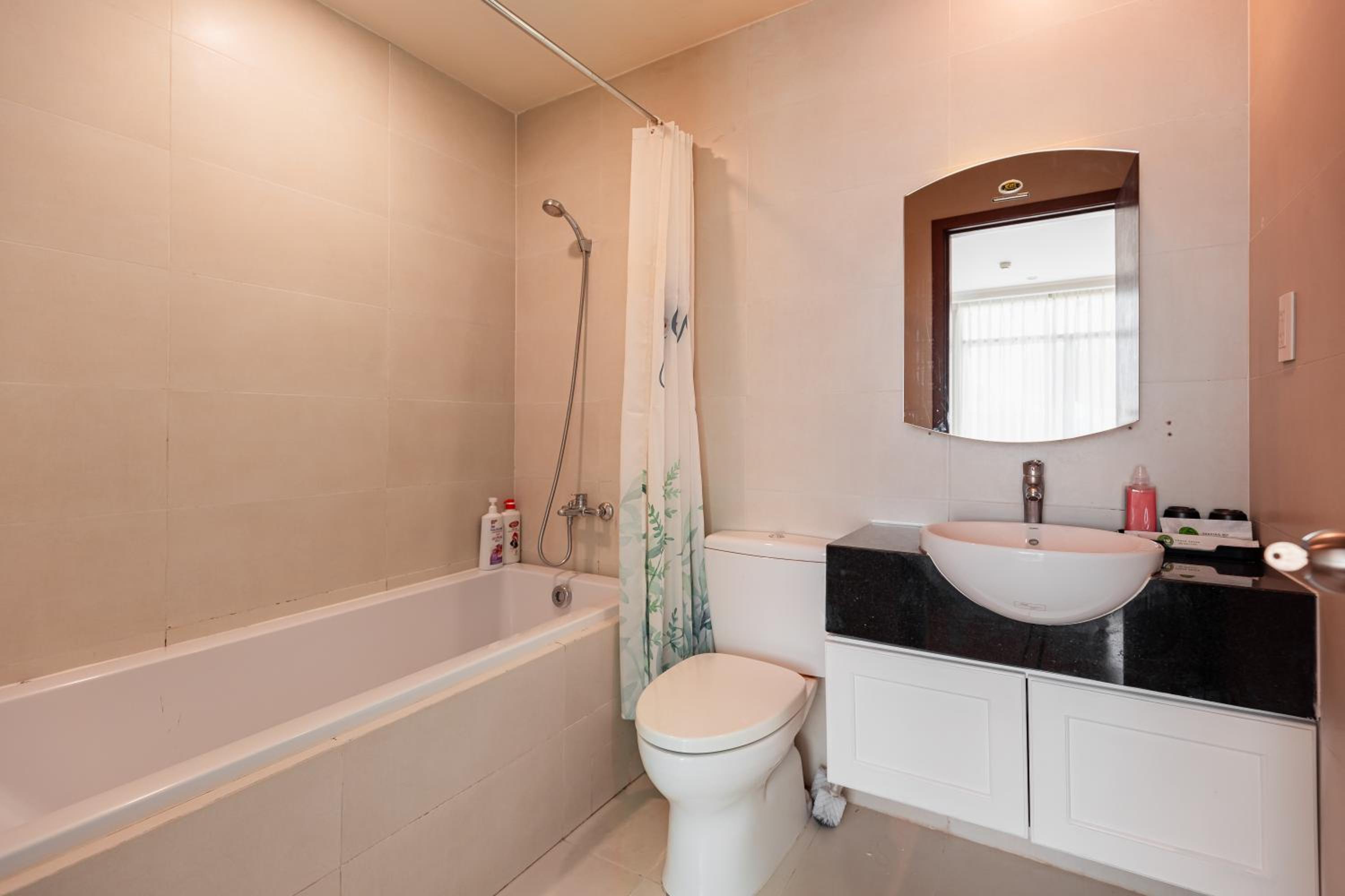 Spacious 4BR apat at Saigon Centre with pool, supermarket, view