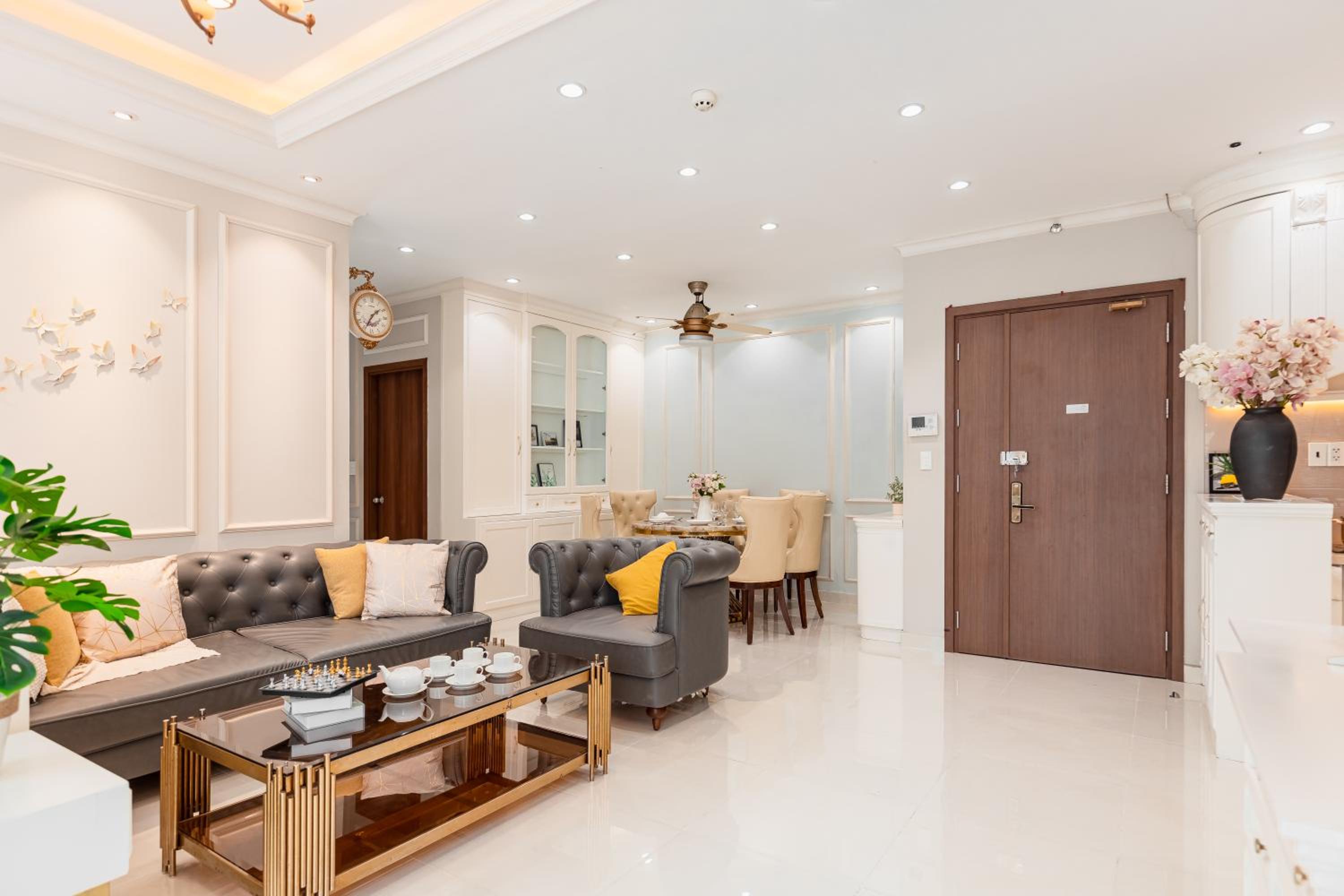 Spacious 4BR apat at Saigon Centre with pool, supermarket, view