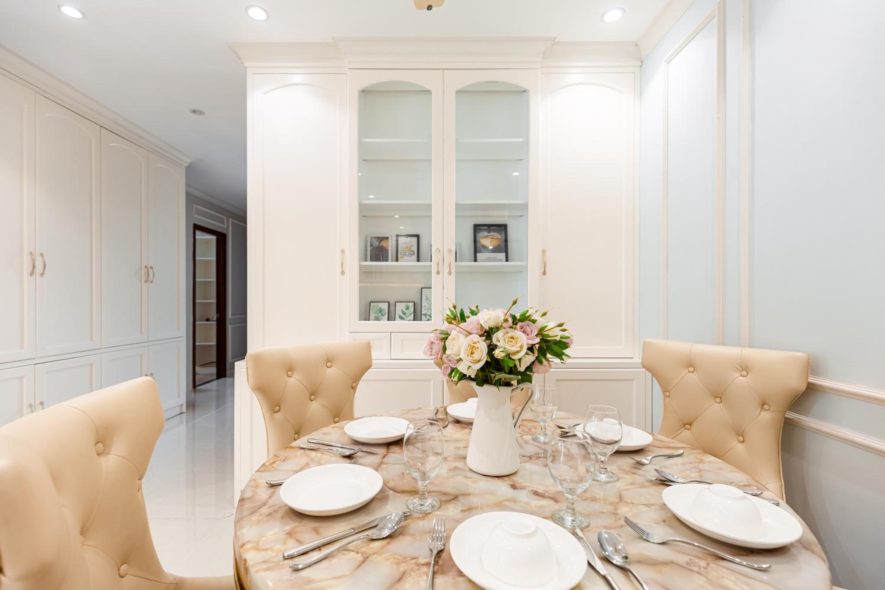 Spacious 4BR apat at Saigon Centre with pool, supermarket, view