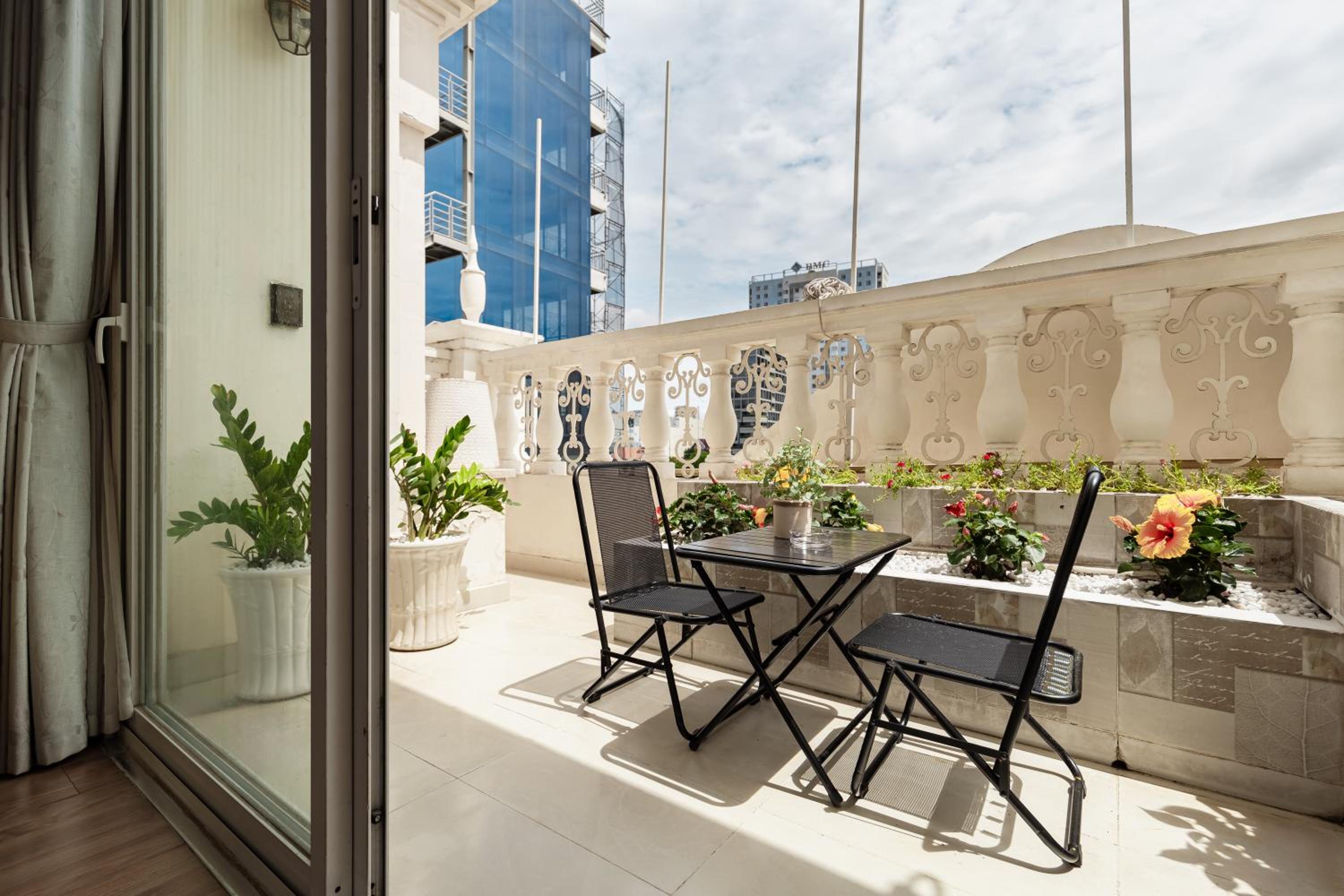 Spacious 4BR apat at Saigon Centre with pool, supermarket, view