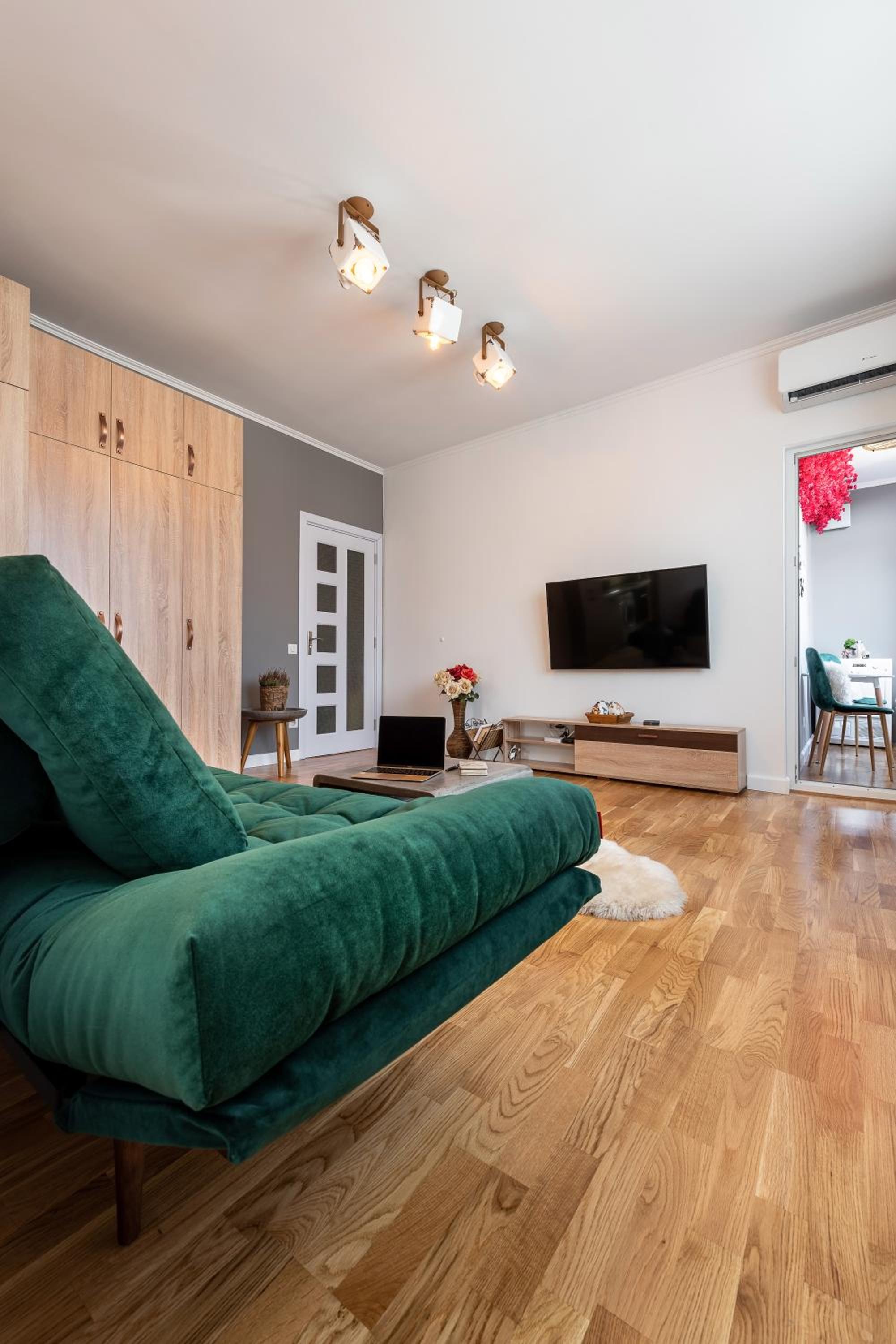 Top Location & Style Vespa Apt in the Heart of Sofia