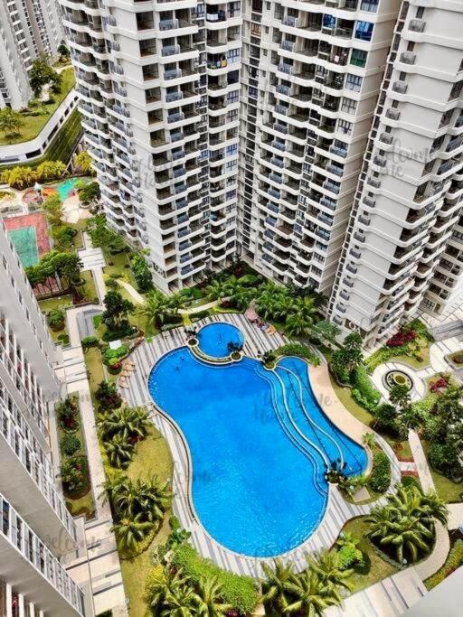 Full Sea View Country Garden Danga Bay 6-13pax Smart TV 70inch-Netflix