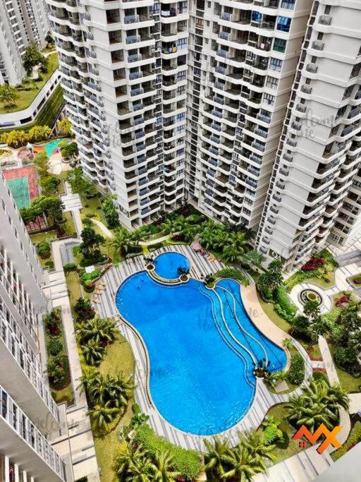 Full Sea View Country Garden Danga Bay 6-13pax Smart TV 70inch-Netflix