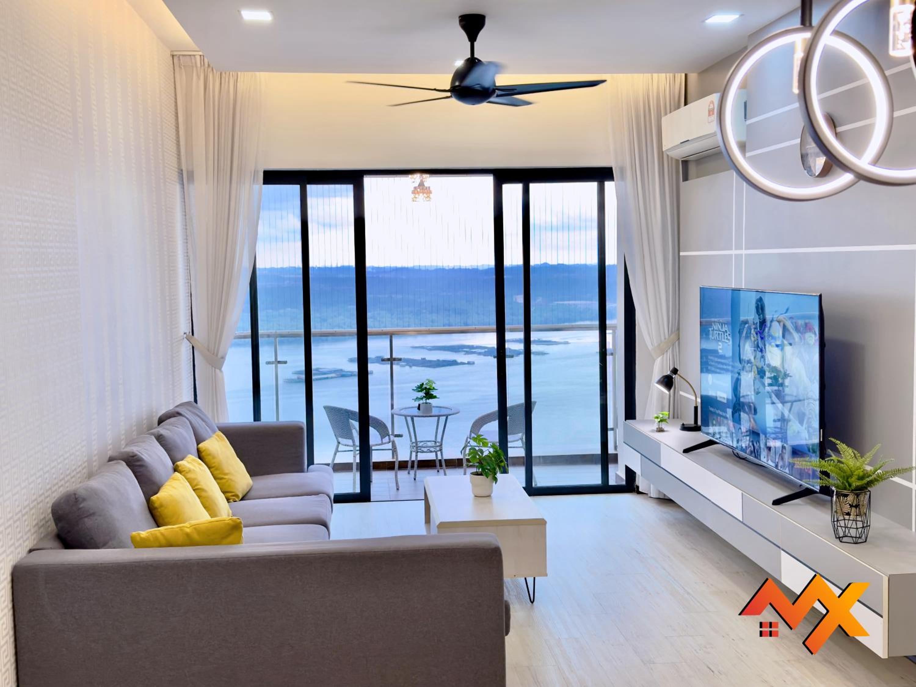 Full Sea View Country Garden Danga Bay 6-13pax Smart TV 70inch-Netflix