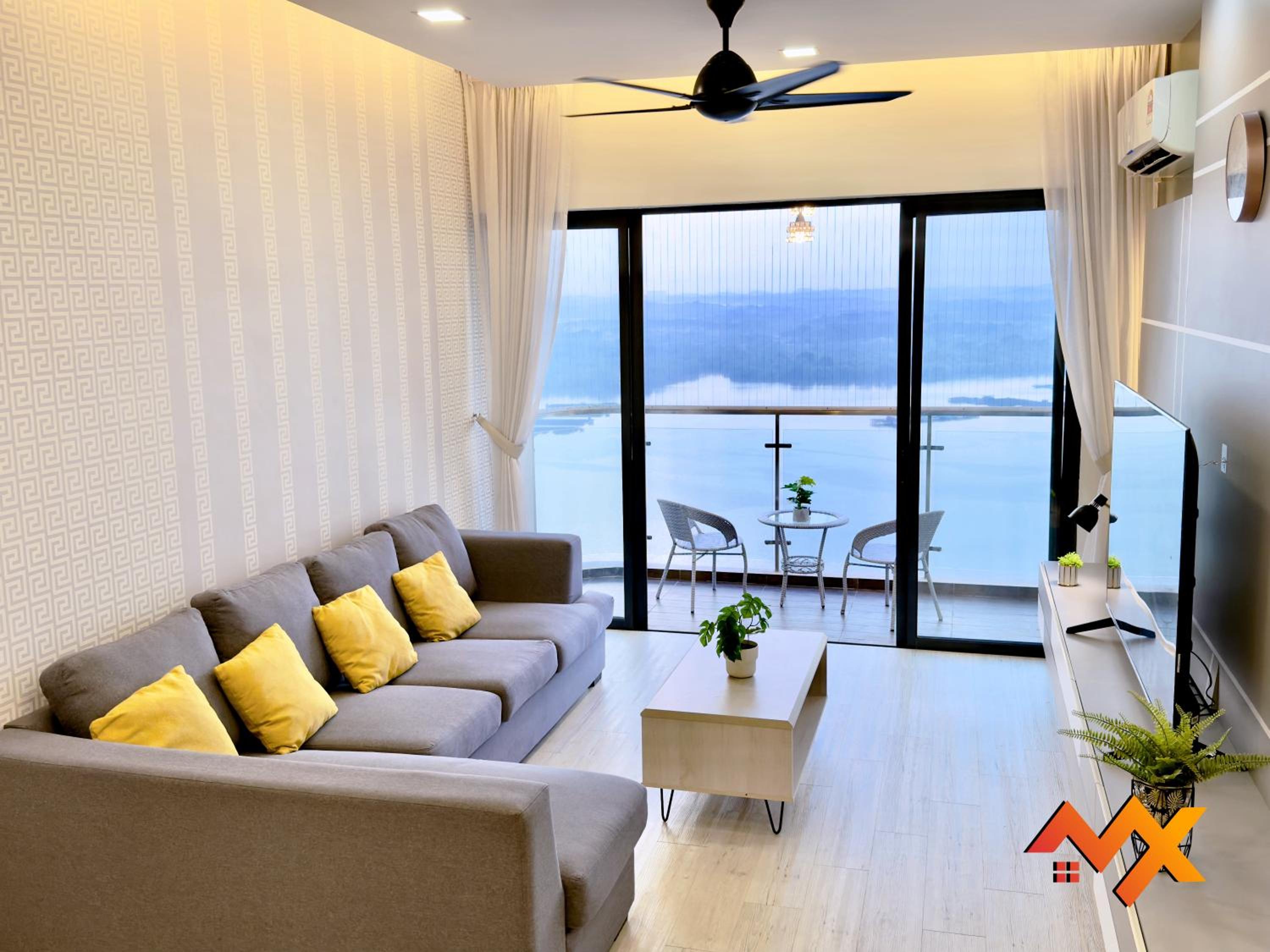 Full Sea View Country Garden Danga Bay 6-13pax Smart TV 70inch-Netflix