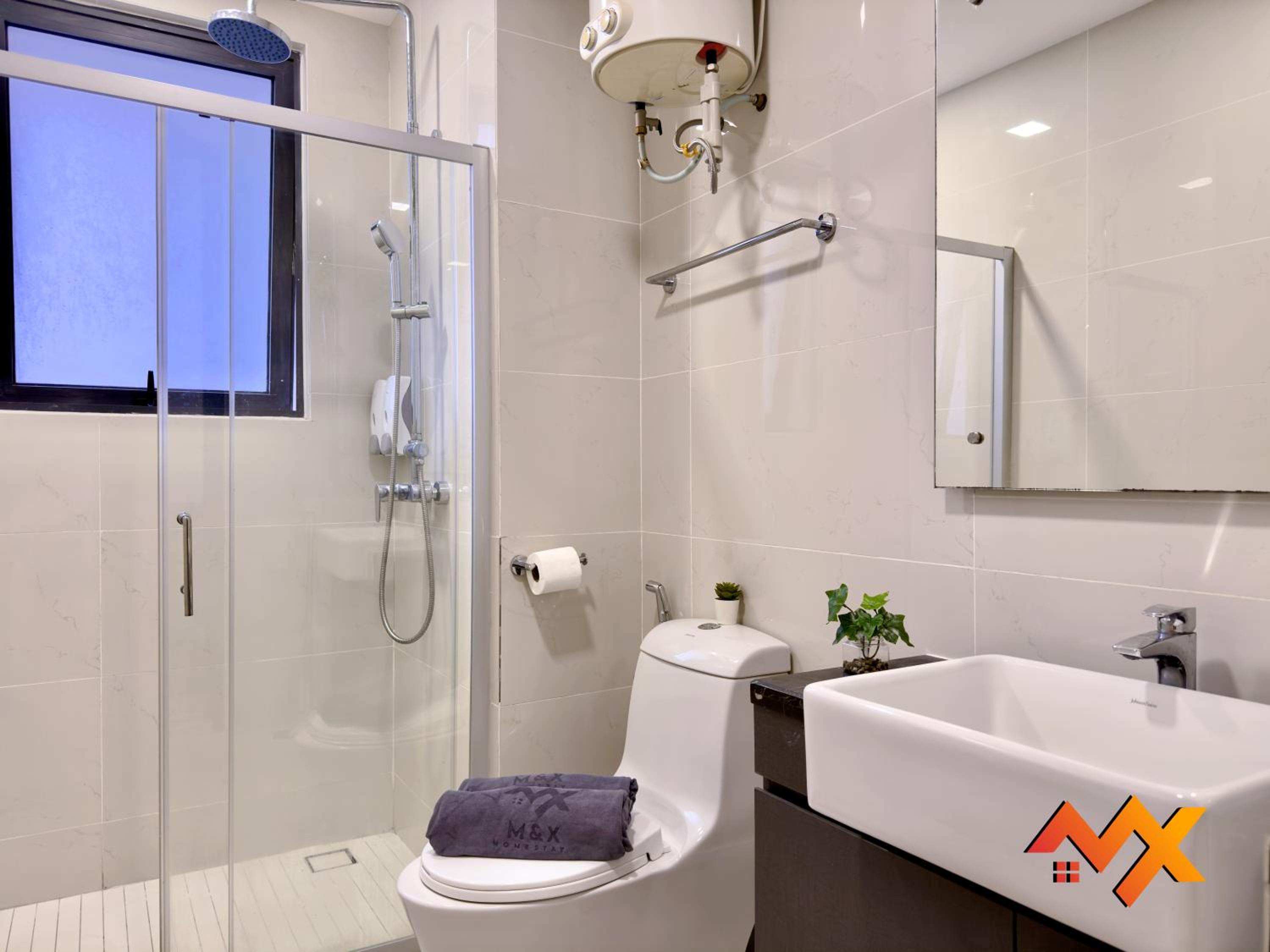Full Sea View Country Garden Danga Bay 6-13pax Smart TV 70inch-Netflix