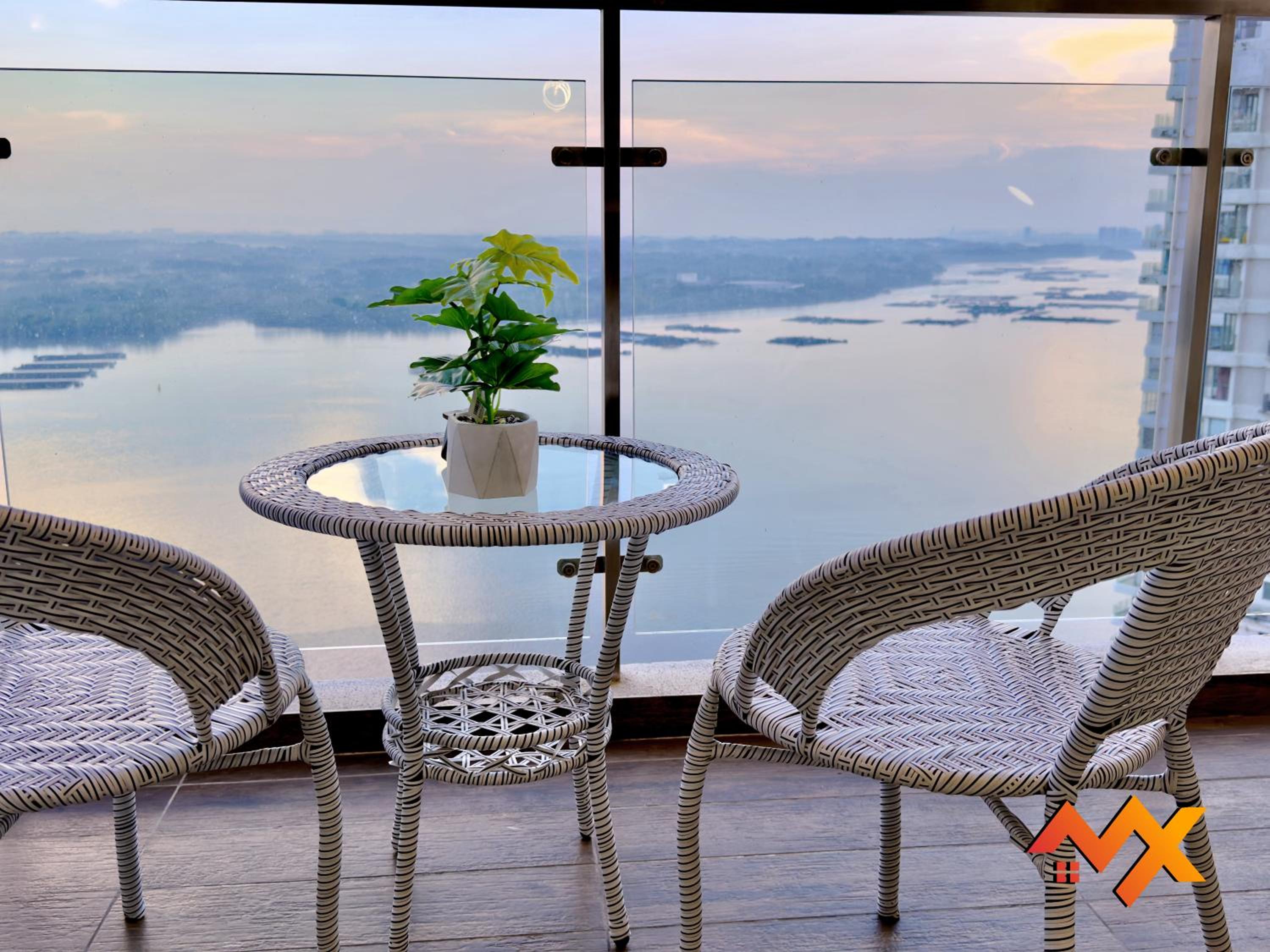 Full Sea View Country Garden Danga Bay 6-13pax Smart TV 70inch-Netflix
