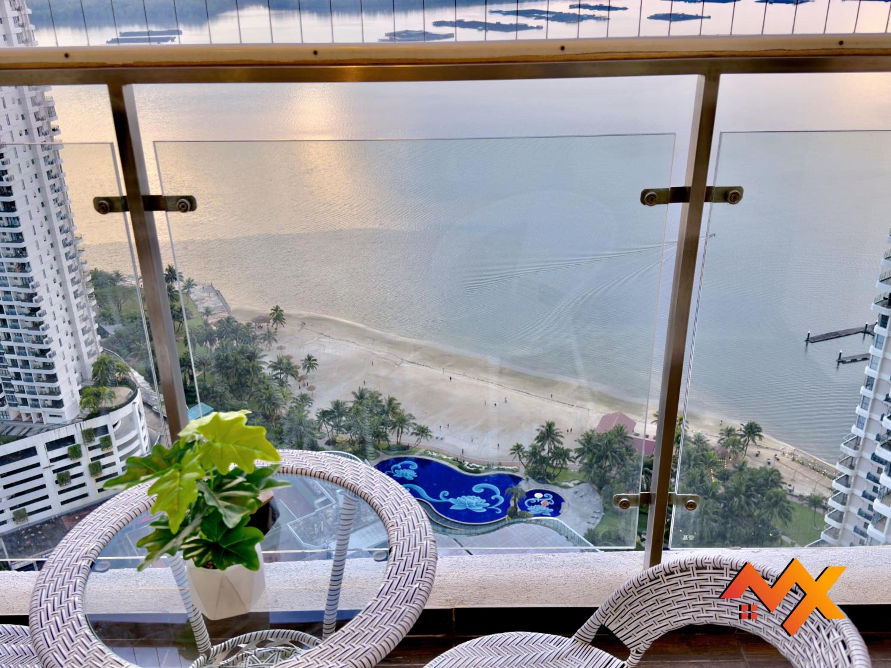 Full Sea View Country Garden Danga Bay 6-13pax Smart TV 70inch-Netflix