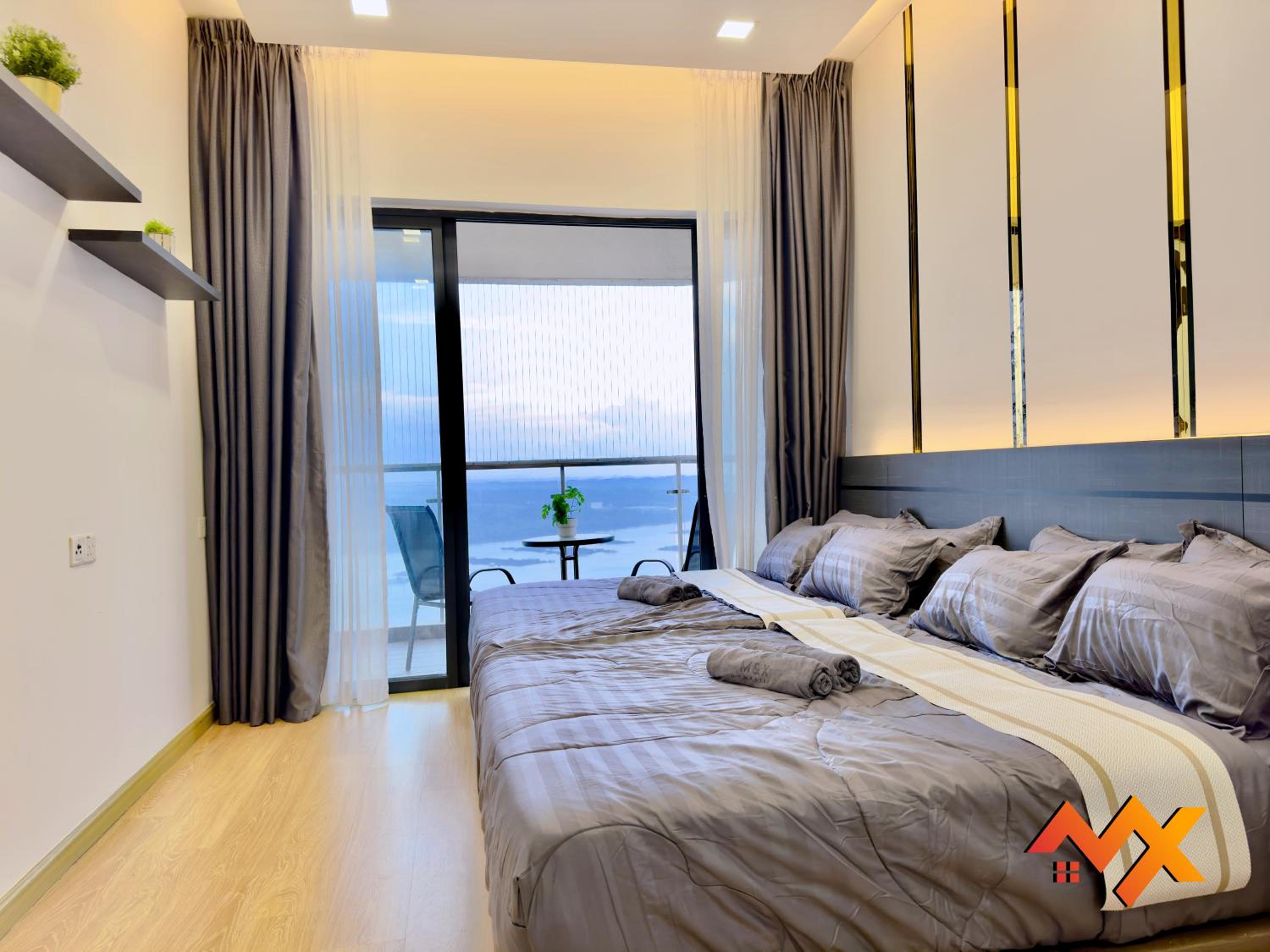 Full Sea View Country Garden Danga Bay 6-13pax Smart TV 70inch-Netflix
