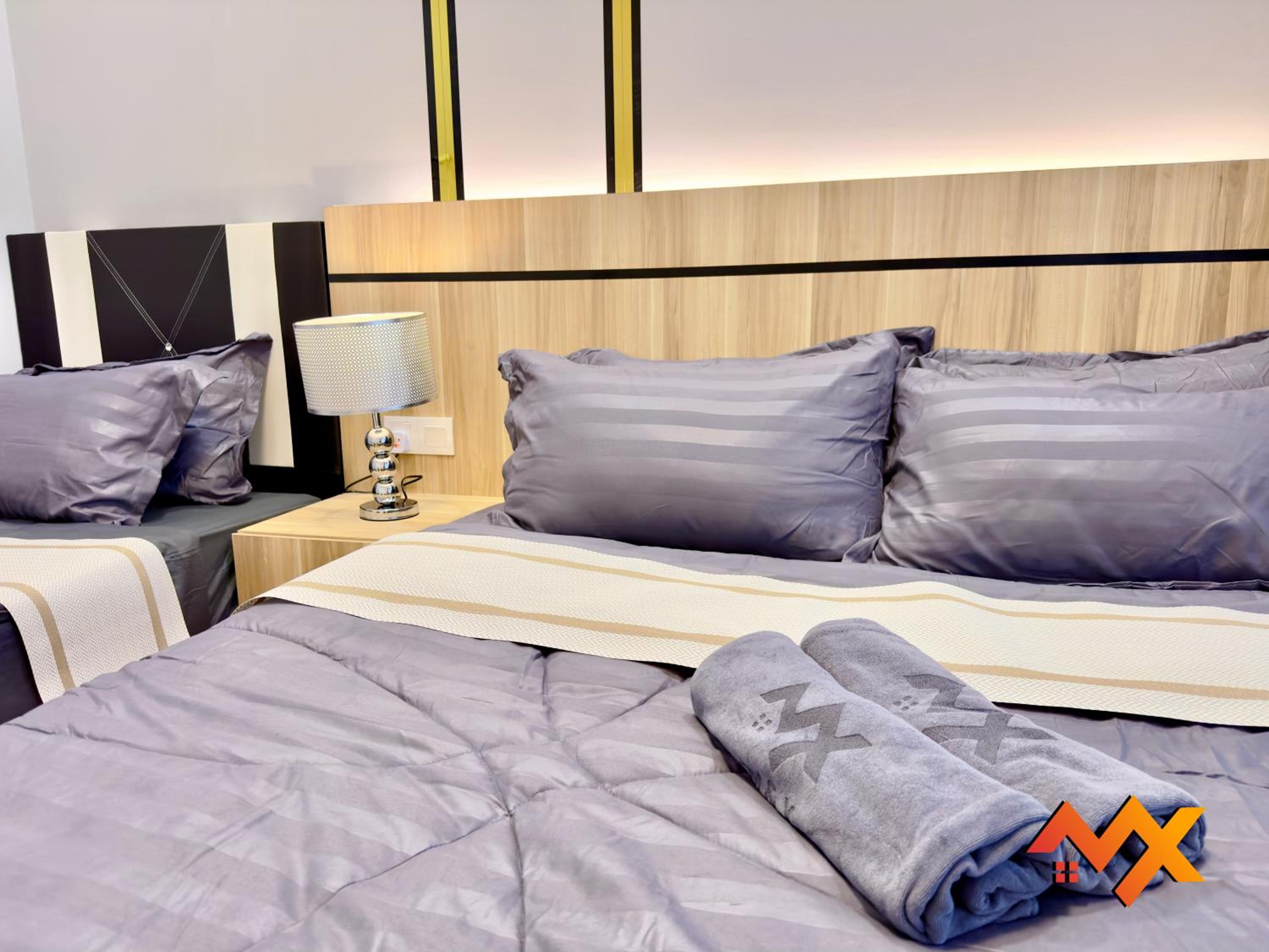 Full Sea View Country Garden Danga Bay 6-13pax Smart TV 70inch-Netflix