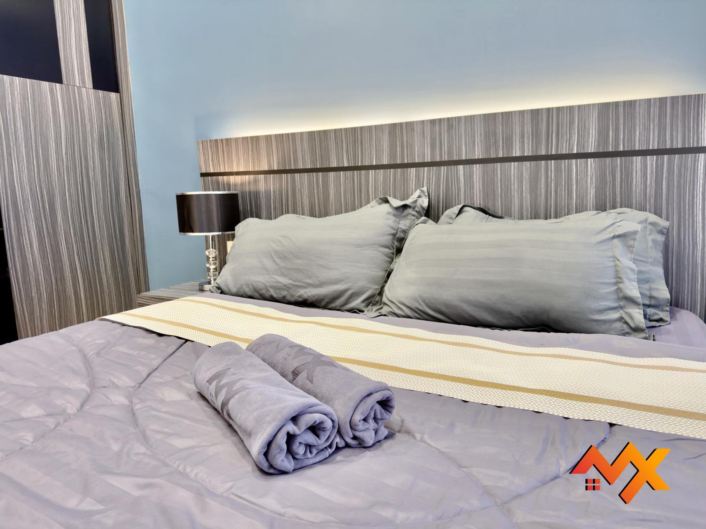 Full Sea View Country Garden Danga Bay 6-13pax Smart TV 70inch-Netflix