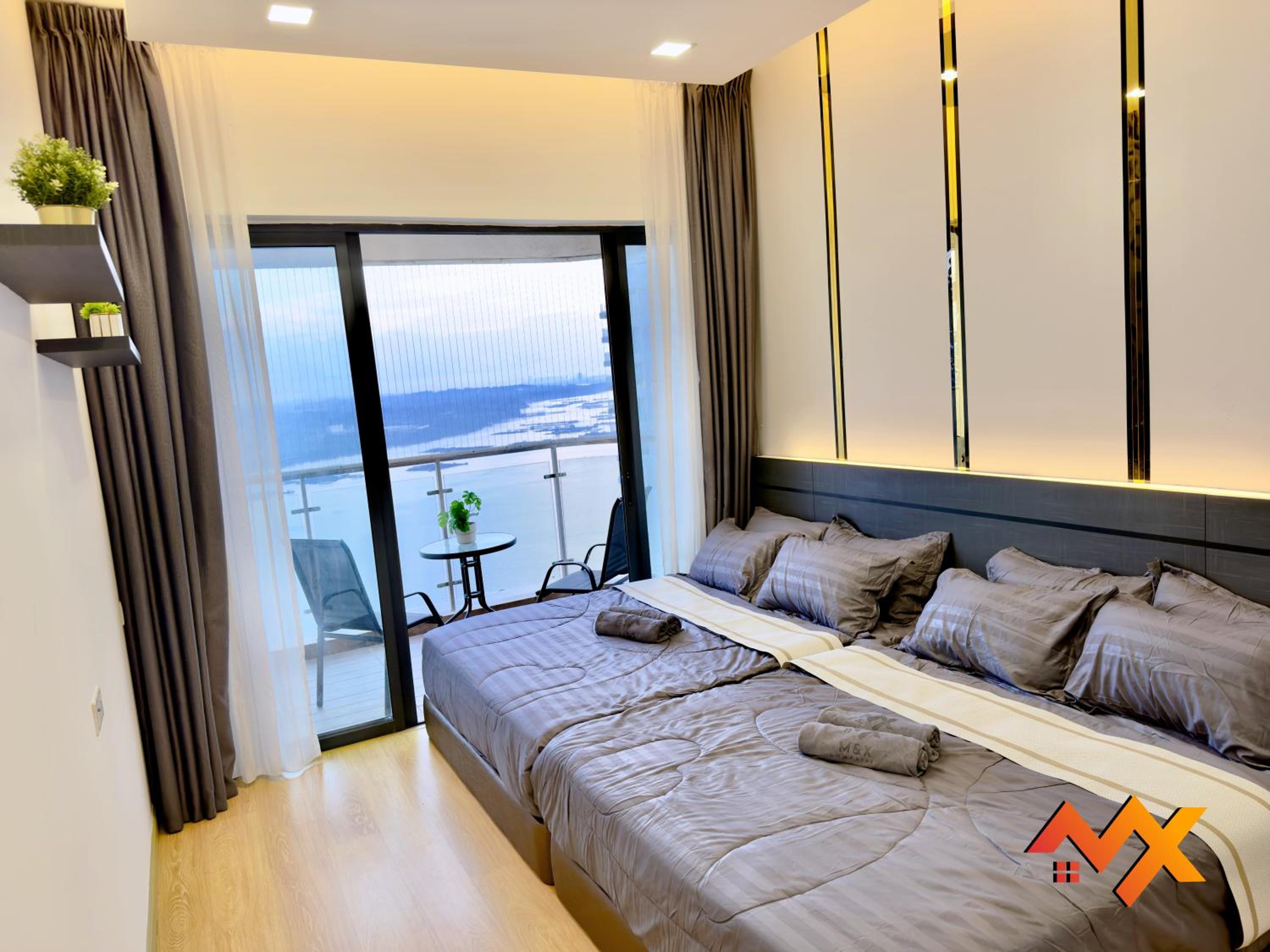 Full Sea View Country Garden Danga Bay 6-13pax Smart TV 70inch-Netflix