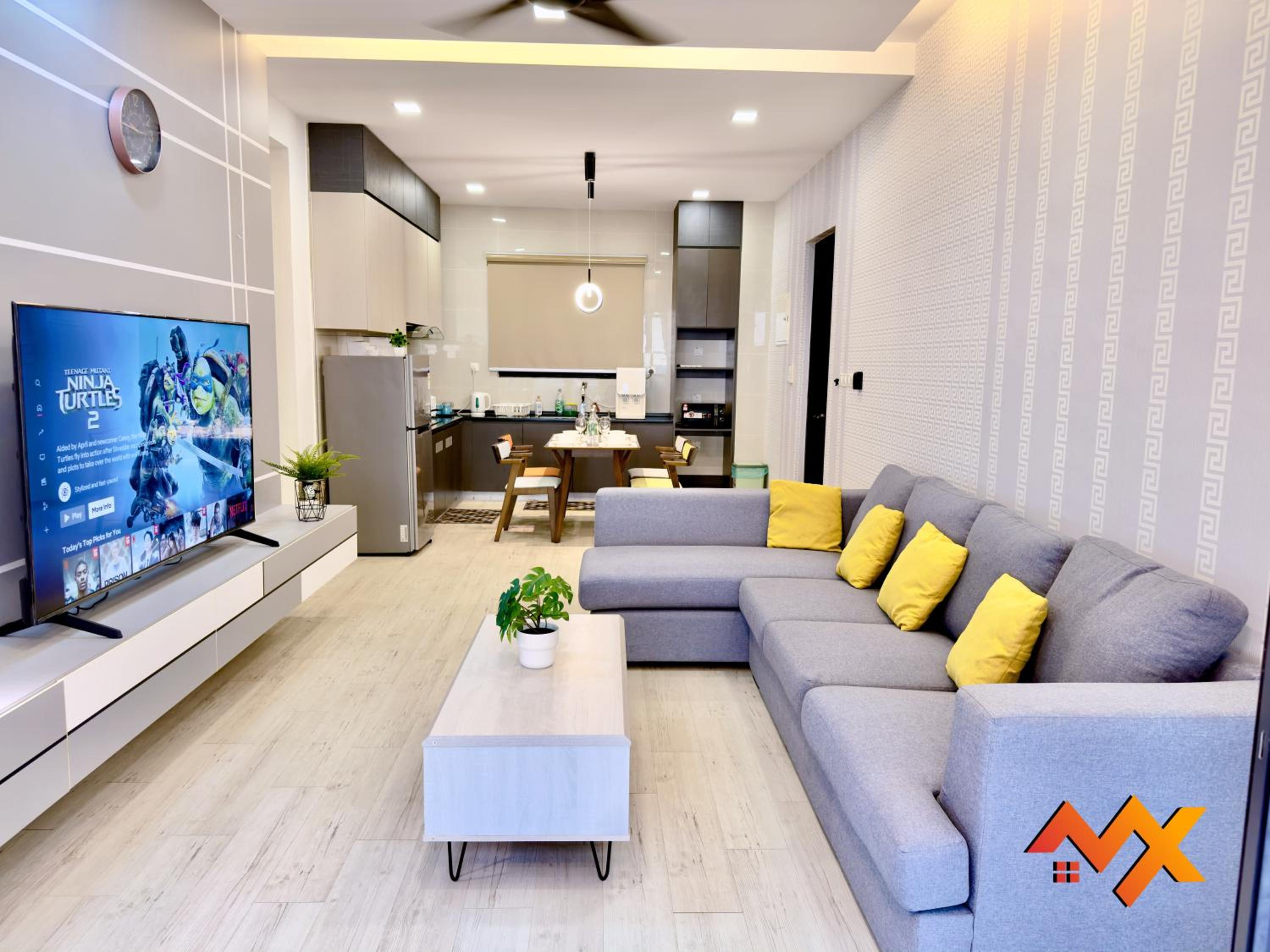 Full Sea View Country Garden Danga Bay 6-13pax Smart TV 70inch-Netflix