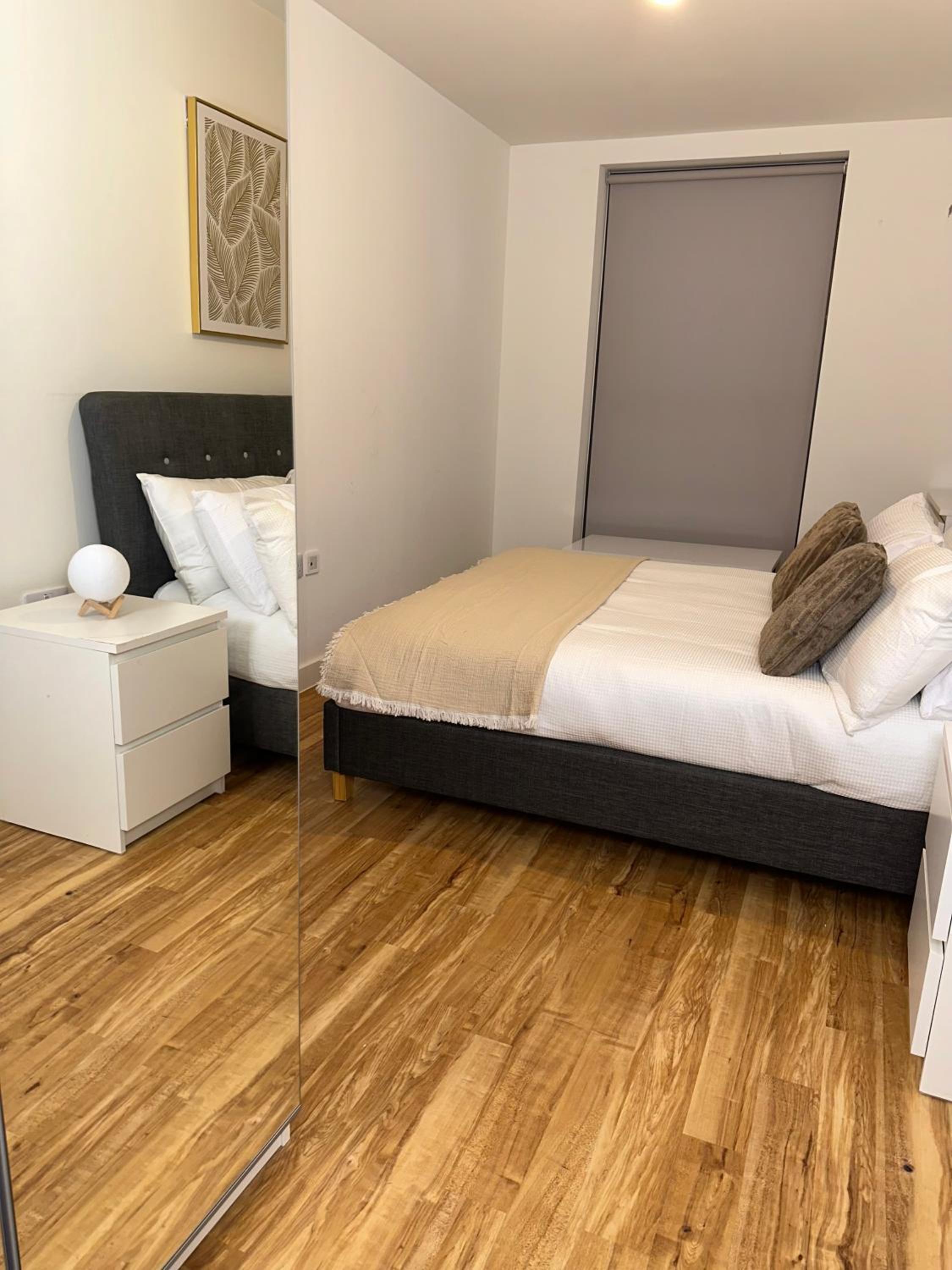 Luxury 2-bed high-rise in Manchester with parking photo 2