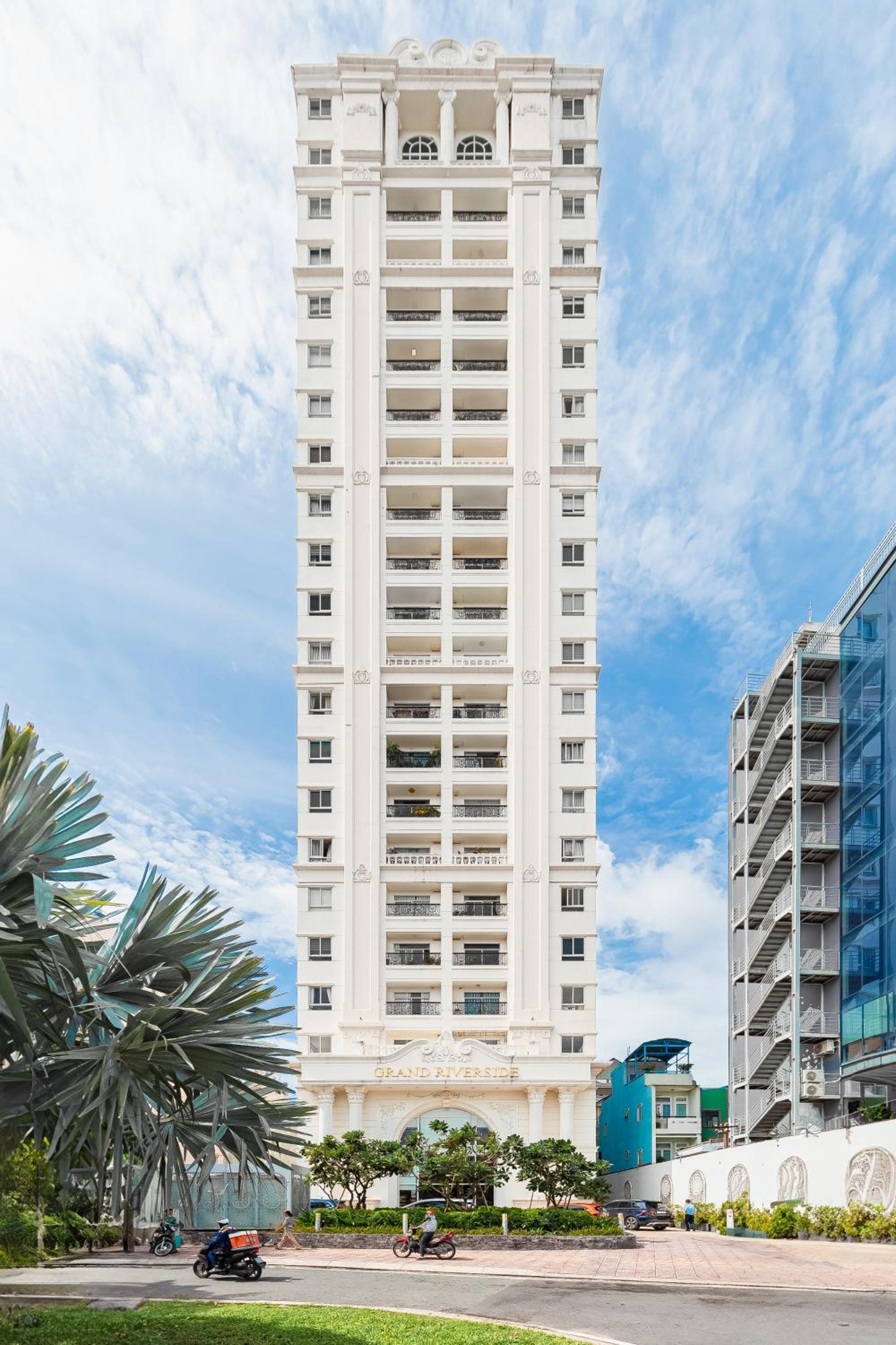 Spacious 4BR apat at Saigon Centre with pool, supermarket, view