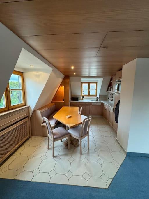 Dachgeschoss Wohnung in Bahnhof- und Seenahe - Property Image 4