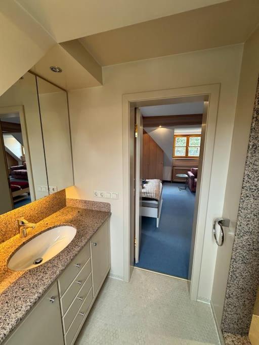 Dachgeschoss Wohnung in Bahnhof- und Seenahe - Property Image 9